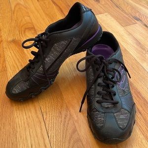 Sketchers Outdoor Athletic Shoe/Sneakers. Size 10. Black/Purple. EUC